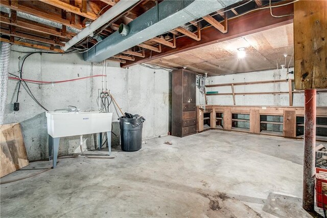 2806 S Whitney Ave, Independence, MO 64057 - unfinished below grade area featuring a sink