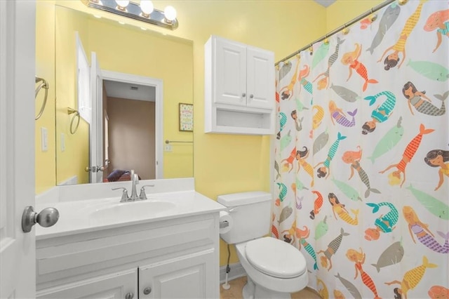 2704 SW Gray Ln, Lees Summit, MO 64081 - bathroom featuring vanity, toilet, and a shower with curtain