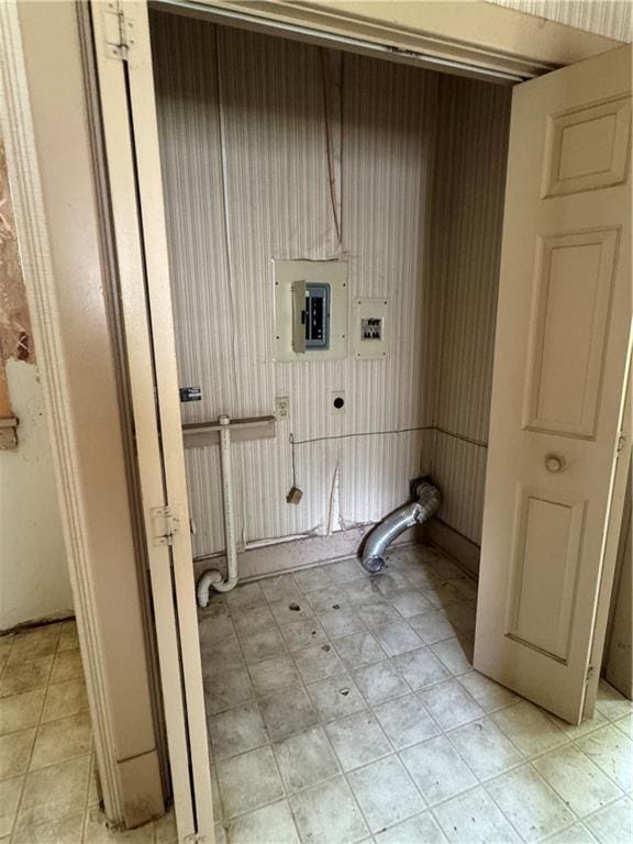 420 S Lincoln Ave, Chanute, KS 66720 - washroom with laundry area and hookup for a washing machine