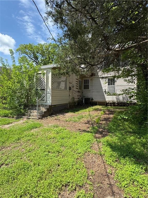420 S Lincoln Ave, Chanute, KS 66720 - view of yard