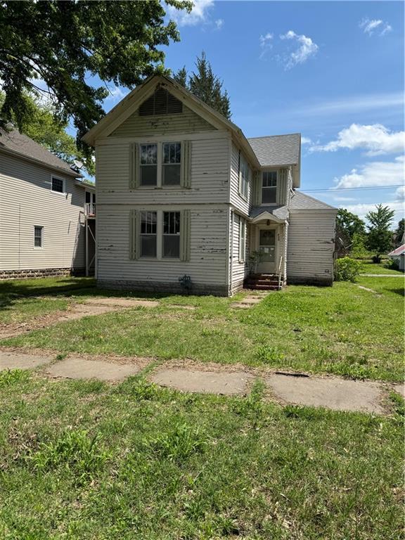 420 S Lincoln Ave, Chanute, KS 66720 - exterior space with a lawn and entry steps