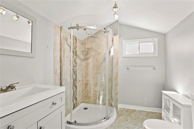 4331 Virginia Ave, Kansas City, MO 64110 - full bath with a shower stall, lofted ceiling, toilet, vanity, and baseboards