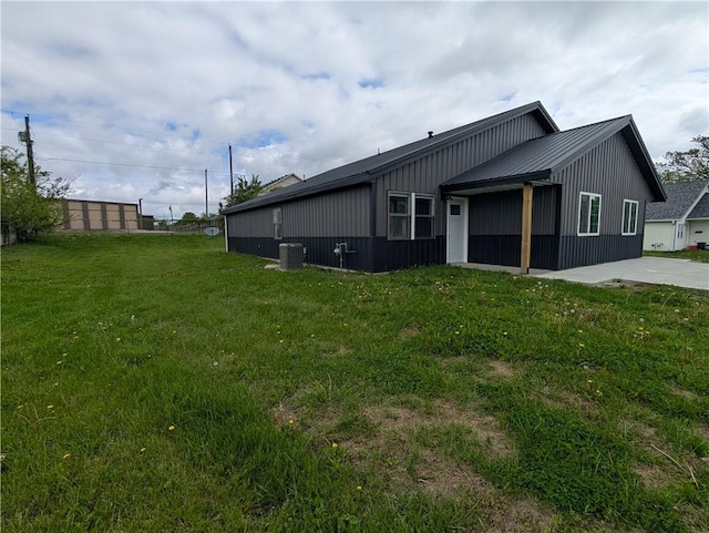 597 SE 110th St, Warrensburg, MO 64093 - back of property with a lawn and central AC