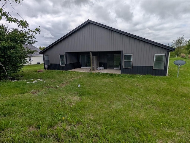 597 SE 110th St, Warrensburg, MO 64093 - back of house with a lawn and a patio