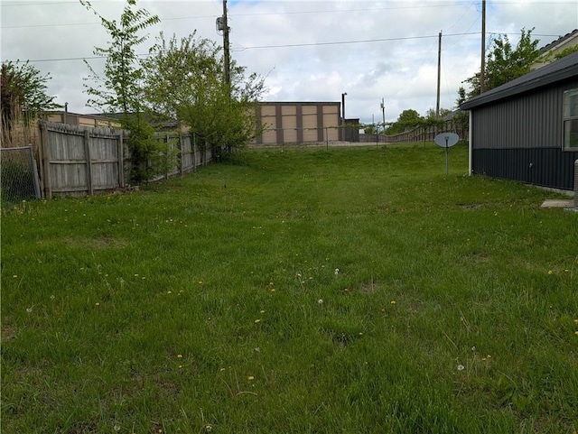 597 SE 110th St, Warrensburg, MO 64093 - view of yard featuring fence