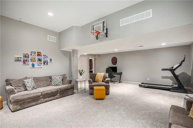 living room with carpet floors, a towering ceiling, recessed lighting, and baseboards