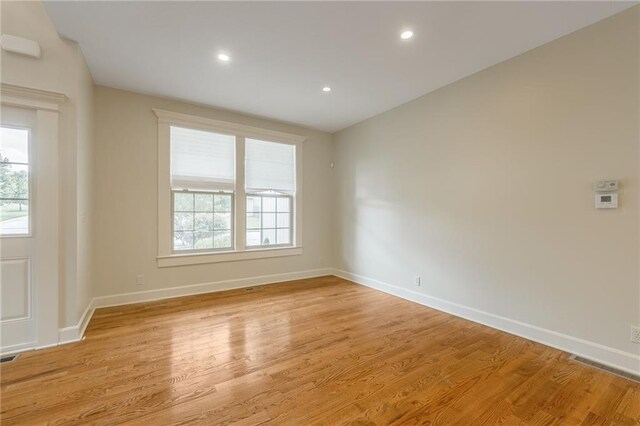 875 Clearview Dr, Lansing, KS 66043 - unfurnished room featuring light wood-style flooring and recessed lighting