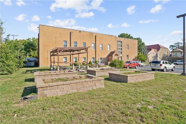 4200 Tracy Ave, Kansas City, MO 64110 - view of community featuring a yard and uncovered parking