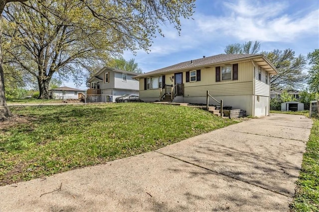 705 NW 88th Ter, Kansas City, MO 64155 - view of front of house featuring concrete driveway and a front lawn
