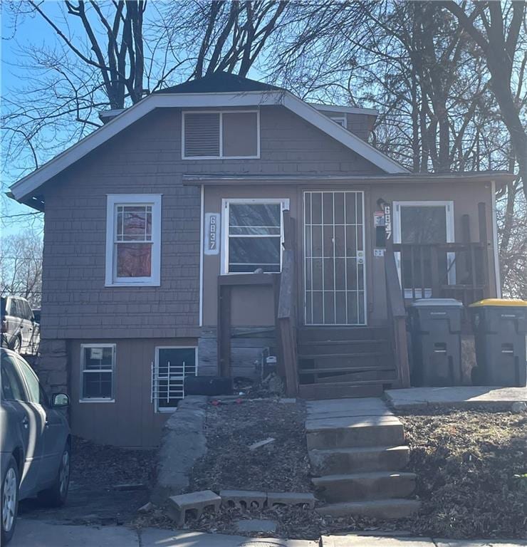 6837 S Benton Ave, Kansas City, MO 64132 - view of front of home with entry steps