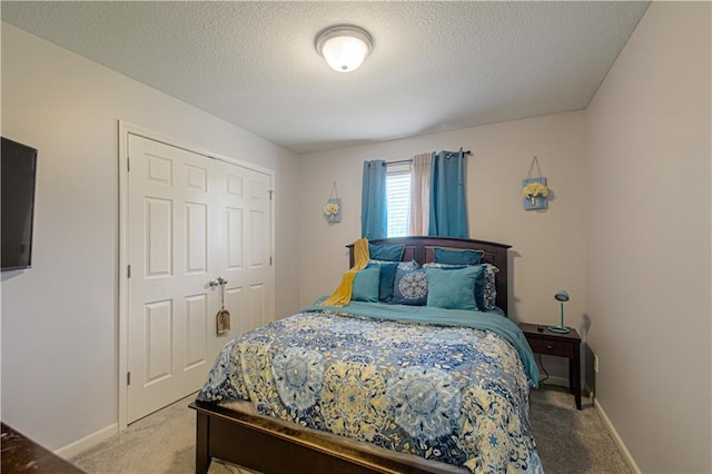 5912 NE Hidden Valley Dr, Lees Summit, MO 64064 - bedroom featuring carpet, a textured ceiling, baseboards, and a closet