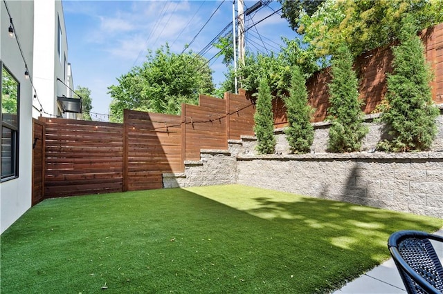 4727 Liberty St, Kansas City, MO 64112 - view of yard