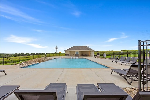 13610 NE 114th Pl, Kearney, MO 64060 - community pool with a patio area