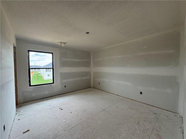 13610 NE 114th Pl, Kearney, MO 64060 - unfurnished room featuring a textured ceiling