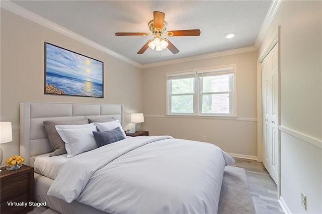 11801 Avila Dr, Kansas City, MO 64114 - bedroom with light wood-type flooring, crown molding, ceiling fan, recessed lighting, and a closet