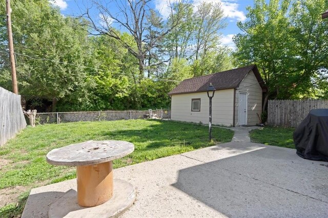 2717 Faraon St, Saint Joseph, MO 64501 - view of yard with a patio area and an outdoor structure