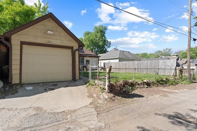 2717 Faraon St, Saint Joseph, MO 64501 - view of front facade featuring fence, a detached garage, and a gate