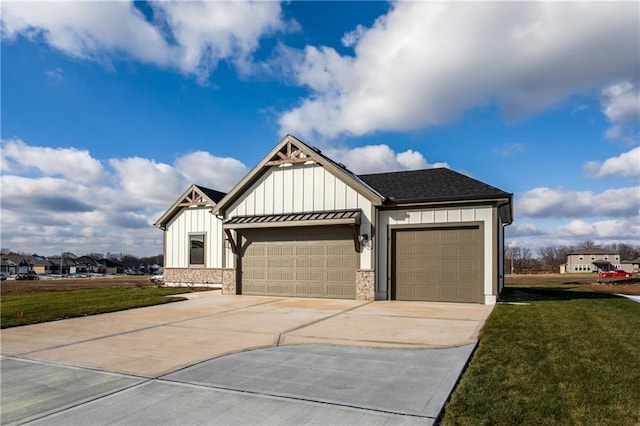 16502 S Stagecoach St, Olathe, KS 66062 - modern inspired farmhouse featuring board and batten siding, an attached garage, a front yard, and driveway