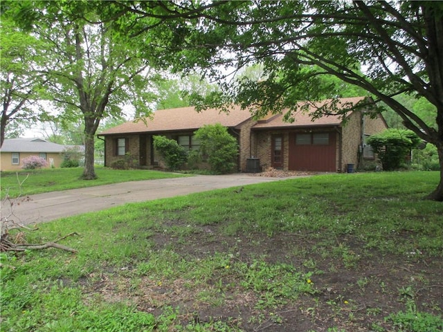 single story home featuring brick siding and a front yard