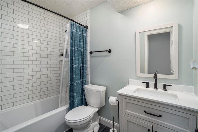 15 Baber Cir, Camden Point, MO 64018 - bathroom with toilet, a textured ceiling, shower / tub combo, vanity, and baseboards