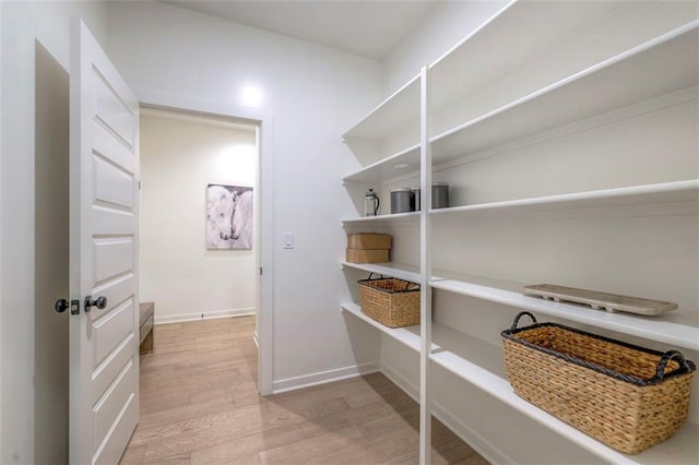 16567 S Stagecoach St, Olathe, KS 66062 - view of pantry