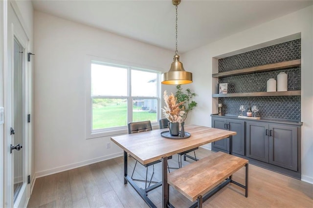 16567 S Stagecoach St, Olathe, KS 66062 - dining space featuring light wood-style floors and baseboards