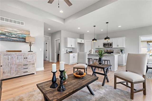 living area with visible vents, light wood-style floors, baseboards, recessed lighting, and a ceiling fan