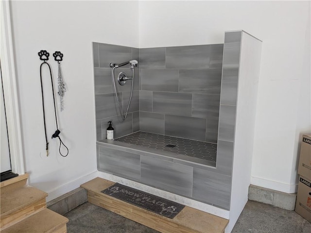 11201 W 169th St, Overland Park, KS 66221 - bathroom featuring tiled shower and baseboards