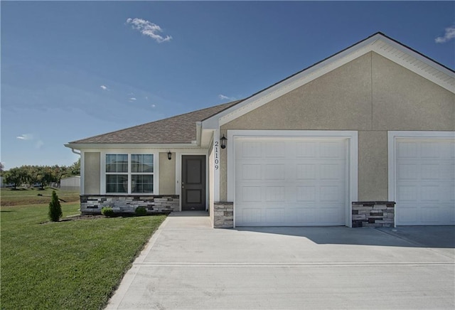 ranch-style house featuring an attached garage, a front lawn, stucco siding, and stone siding