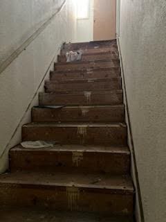 528 N Washington St, Nevada, MO 64772 - view of stairway