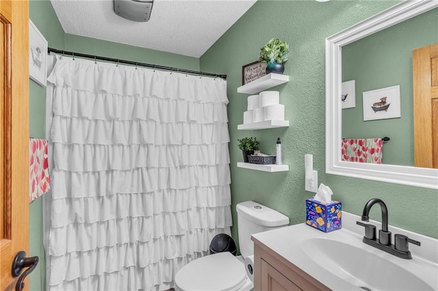 full bathroom with curtained shower, toilet, a textured wall, and a textured ceiling