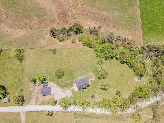 birds eye view of property featuring a rural view