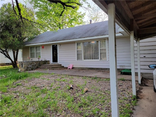 ranch-style home with entry steps