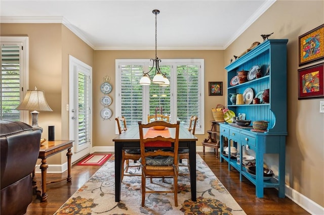 dining area featuring ornamental molding, dark wood-style flooring, and baseboards