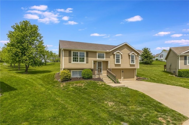 split foyer home featuring a garage, driveway, and a front yard