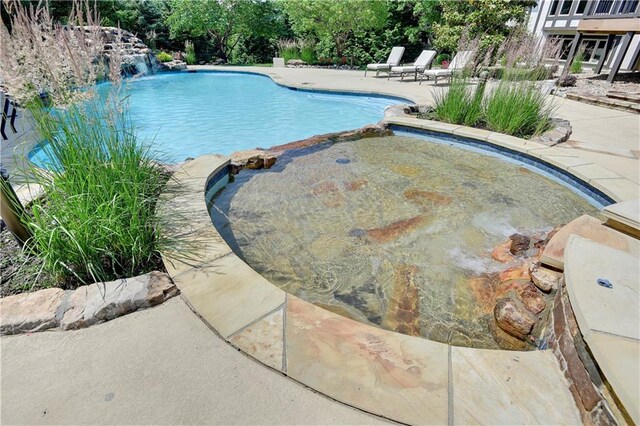 14575 Granada Cir, Leawood, KS 66224 - view of pool featuring a pool with connected hot tub and a patio