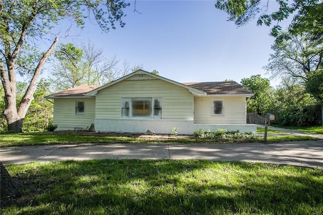 4904 Grandview Rd, Kansas City, MO 64137 - view of side of property featuring a lawn