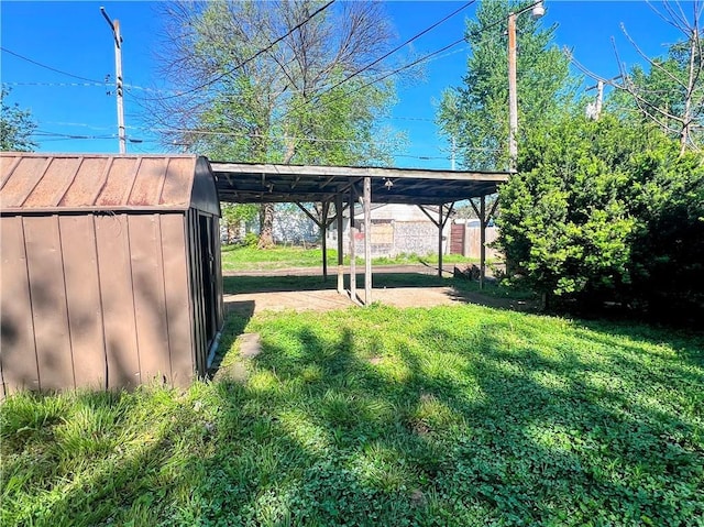 view of yard featuring a storage shed and an outdoor structure