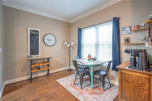 11629 Tomahawk Creek Pkwy Unit G, Leawood, KS 66211 - dining area with baseboards, crown molding, and wood finished floors