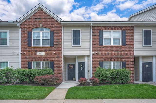 11629 Tomahawk Creek Pkwy Unit G, Leawood, KS 66211 - multi unit property featuring brick siding and a front lawn