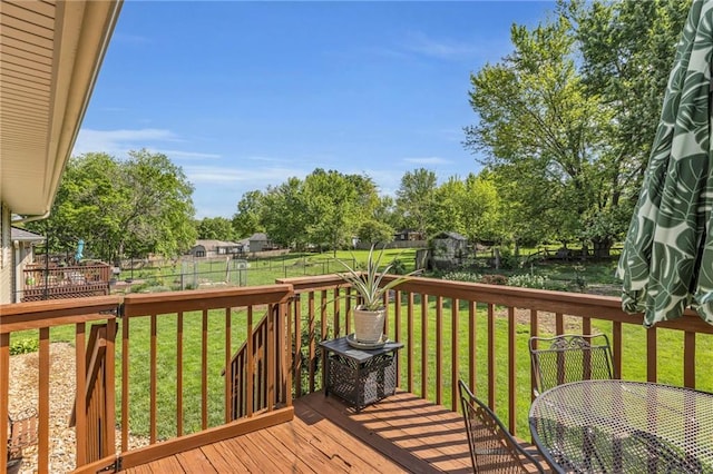 deck with outdoor dining space