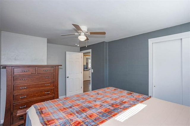 bedroom featuring ceiling fan