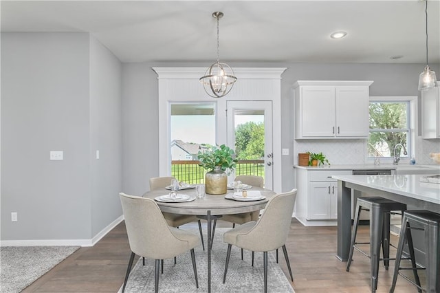 dining room featuring dark wood-style flooring, baseboards, an inviting chandelier, and recessed lighting