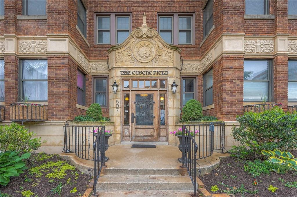 807 W 48th St Unit 302, Kansas City, MO 64112 - photo 1