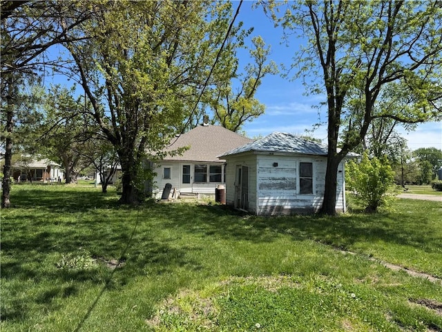 318 S Williams St, Craig, MO 64437 - view of front of house featuring a front lawn