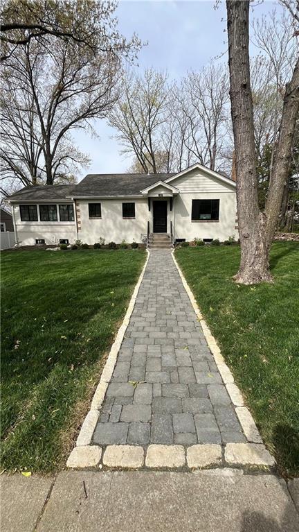 1639 Indiana St, Lawrence, KS 66044 - view of front facade featuring a front yard and stucco siding