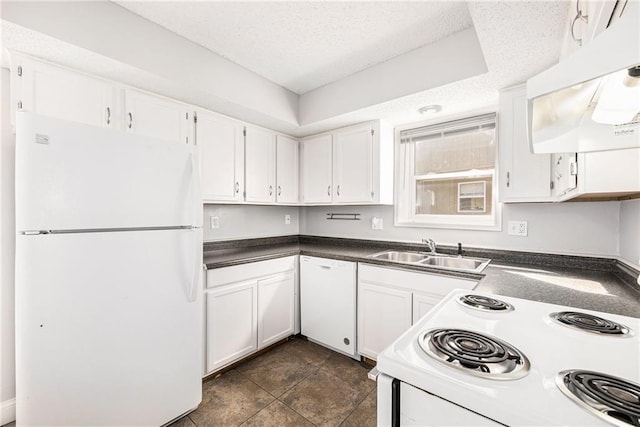 kitchen with dark countertops, white appliances, a textured ceiling, under cabinet range hood, and a sink