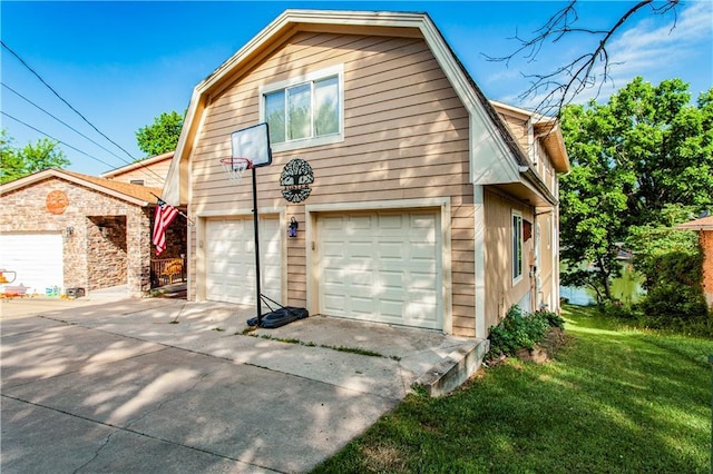 14 Emerald Shore Dr, Lake Tapawingo, MO 64015 - view of side of home with a gambrel roof, driveway, a garage, and a yard