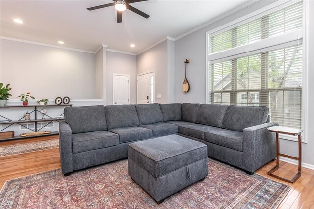 living area with ceiling fan, wood finished floors, crown molding, recessed lighting, and baseboards