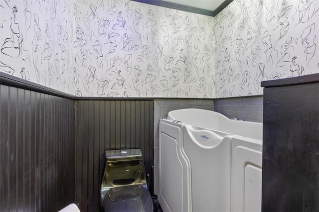 bathroom featuring wallpapered walls